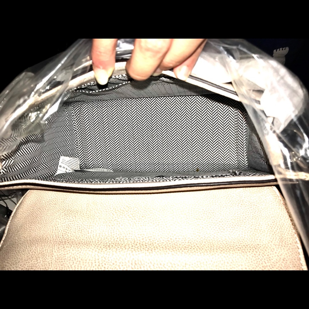 NEW Talon Crossbody Bag - Picture 7 of 8